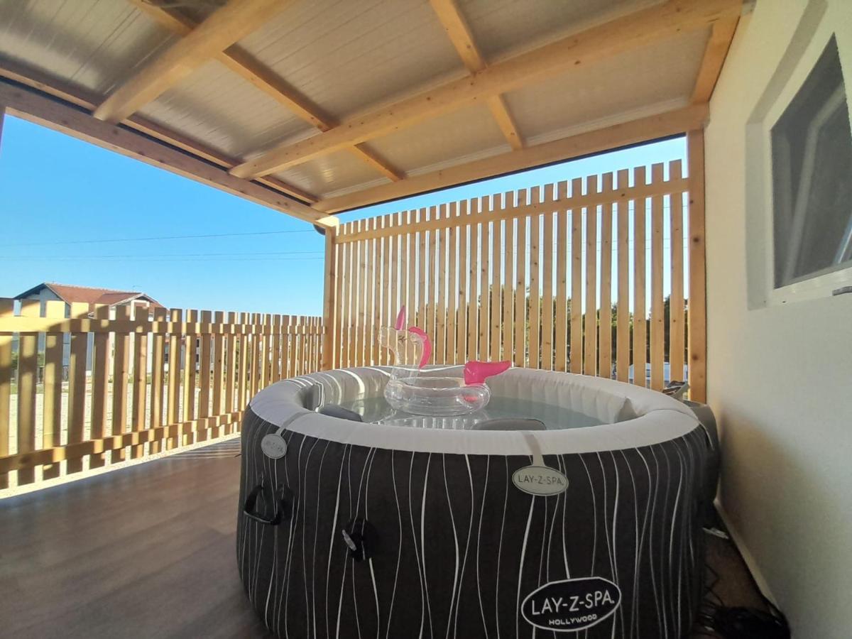 Апартаменты Tiny House Lily With Jacuzzi Свети-Филип-и-Яков Экстерьер фото