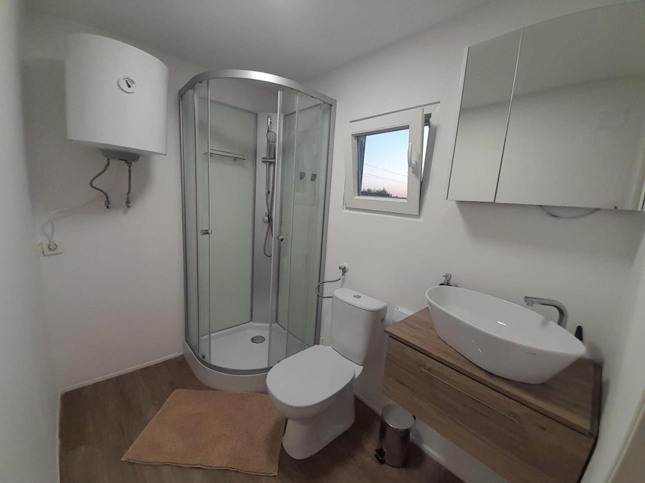 Апартаменты Tiny House Lily With Jacuzzi Свети-Филип-и-Яков Экстерьер фото