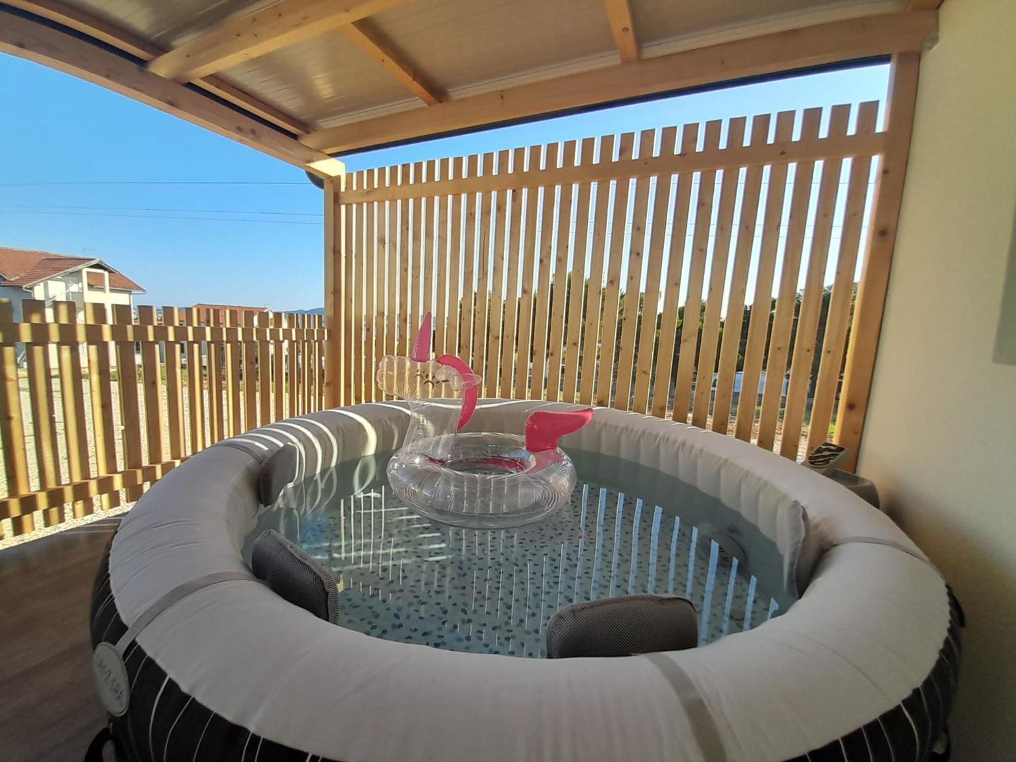 Апартаменты Tiny House Lily With Jacuzzi Свети-Филип-и-Яков Экстерьер фото